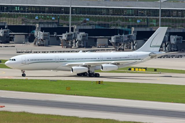 Airbus A340-200 (HZ-SKY1)