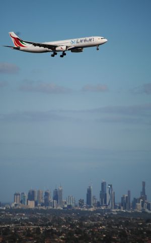 Airbus A330-300 (4R-ALO)