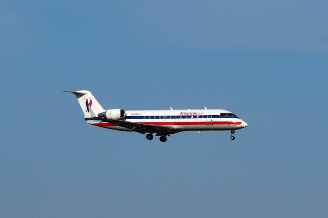 Canadair Regional Jet CRJ-200 (N908EV)