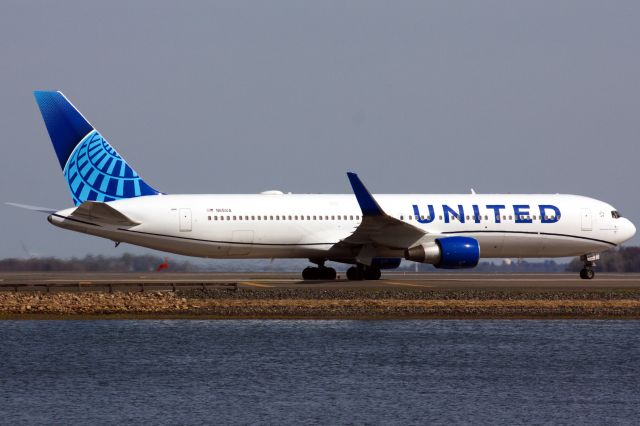 BOEING 767-300 (N651UA)