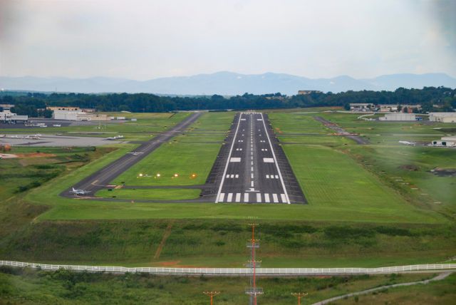 — — - On short final into GMU.  8/30/20.