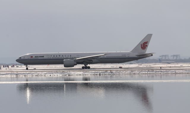 BOEING 777-300ER (B-2031) - Diversion from JFK