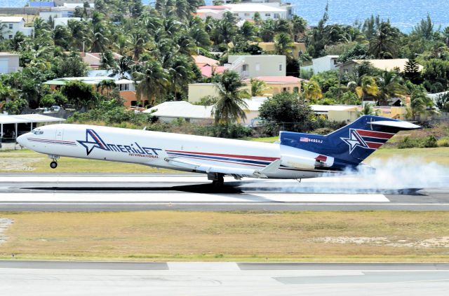 Boeing 720 (N495AJ)