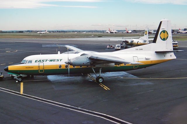 VH-EWV — - EAST-WEST AIRLINES - FOKKER F-27-500 FRIENDSHIP - REG : VH-EWV (CN 10633) - KINGSFORD SMITH SYDNEY NSW. AUSTRALIA - YSSY (28/6/1988)