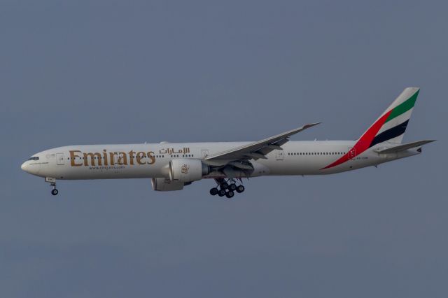 BOEING 777-300ER (A6-EBM)