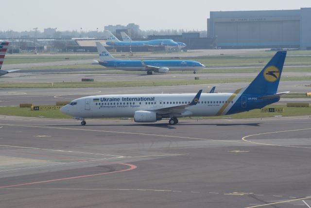 Boeing 737-800 (UR-PSG) - Ukarine International Airlines B737-85R cn29038