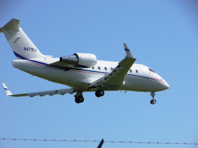 Canadair Challenger (N471RJ) - Landing RWY 20R