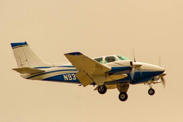 Beechcraft 55 Baron (N931E)