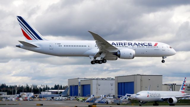 Boeing 787-9 Dreamliner (F-HRBF) - BOE334 on final to Rwy 16R to complete a C1 flight on 3.30.18. (ln 687 / cn 42488).