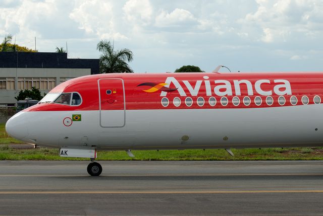 Fokker 100 (PR-OAK) - With the captain saying hello!