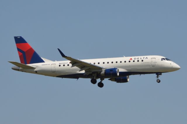 Embraer 170/175 (N620CZ) - Delta arriving DFW from Minneapolis/St Paul, MN 04/29/2013