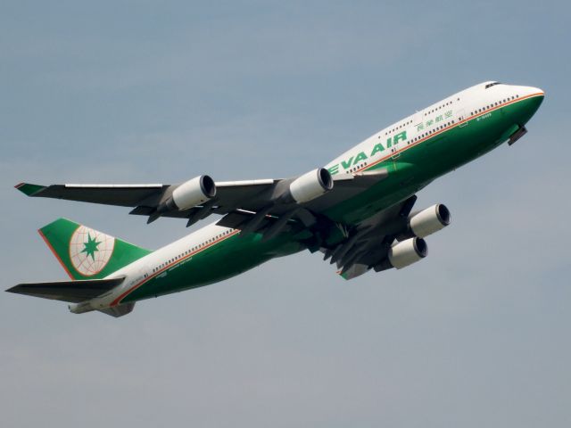 Boeing 747-400 (B-16409)