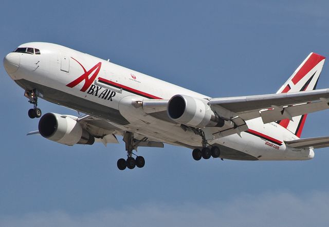 BOEING 767-200 (N745AX) - Landing at the LAX.