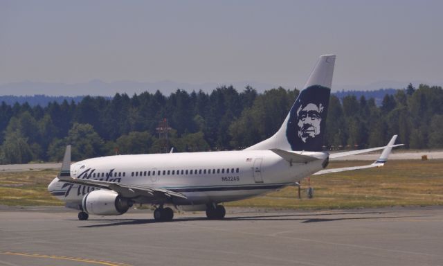 Boeing 737-700 (N622AS) - Alaska Airlines Boeing 737-790(WL) N622AS leaving Seattle Tacoma Airport