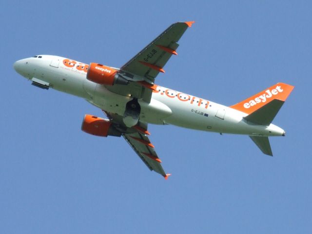 Airbus A319 (G-EJJB)