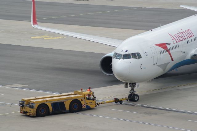 BOEING 767-300 (OE-LAW) - Austrian Airlines B767-3Z9ER cn26417 23 juni 2018 Pushback