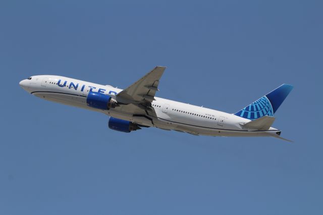 Boeing 777-200 (N771UA)