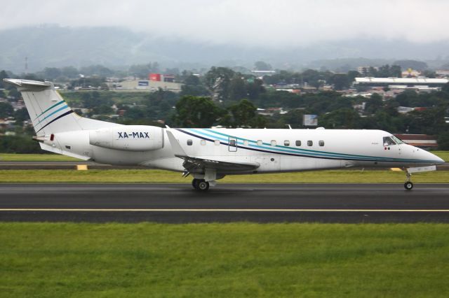 Embraer ERJ-135 (XA-MAX)