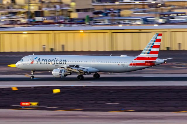 Airbus A321 (N188US) - American Airlines A321 landing at PHX on 12/9/22. Taken with a Canon R7 and Tamron 70-200 G2 lens.