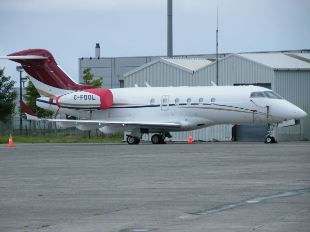 Bombardier Challenger 300 (C-FDOL)