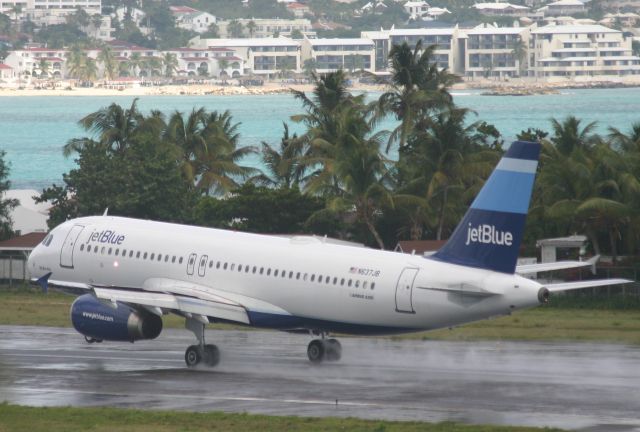 Airbus A320 (N637JB)