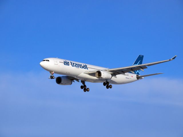 Airbus A330-300 (C-GTSD) - Just having a morning coffee.