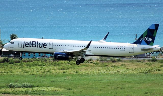 Airbus A321 (N998JE)