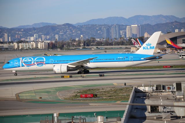 BOEING 787-10 Dreamliner (PH-BKA)