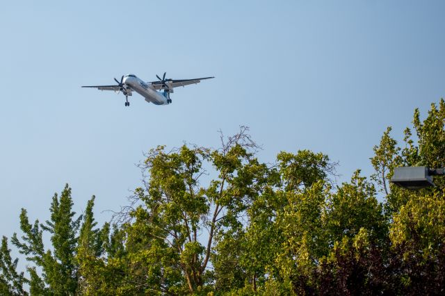 de Havilland Dash 8-400 (N432QX) - QXE2102