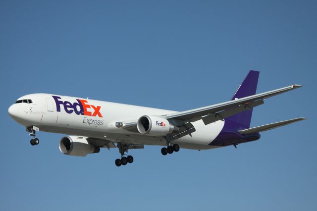 BOEING 767-300 (N101FE) - Arrival 30L from KMEM 07-09-2014