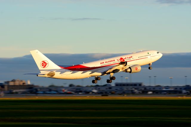 Airbus A330-200 (7T-VJV)