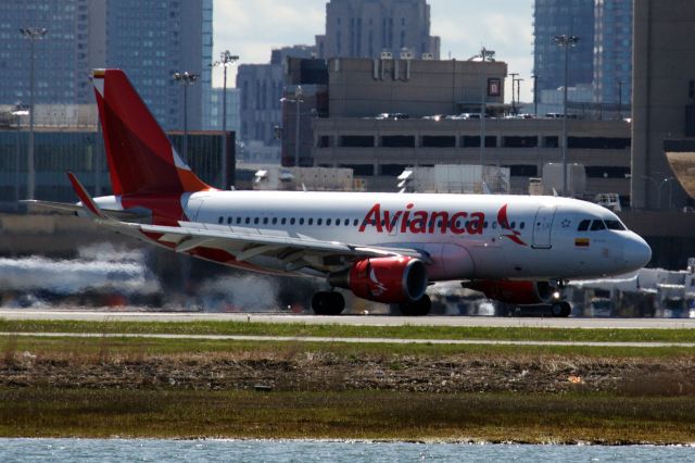 Airbus A319 (N751AV)