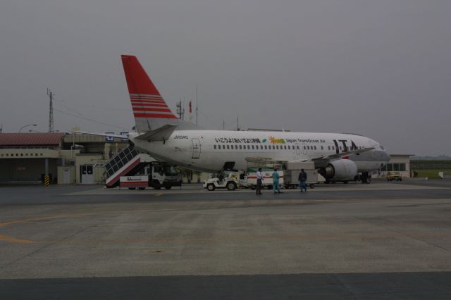 BOEING 737-400 (JA8940)