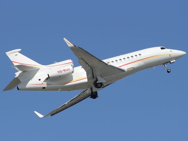 Dassault Falcon 7X (VQ-BSO) - A Dassault Falcon 7X Biz Jet departs London City Airport.