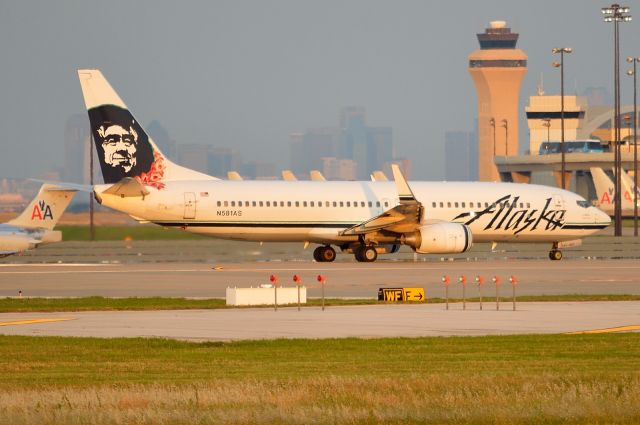 Boeing 737-700 (N581AS) - Alaska B737-900 departing KDFW 06/08/2013