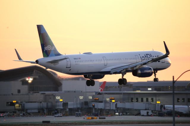 Airbus A321 (N969JT)