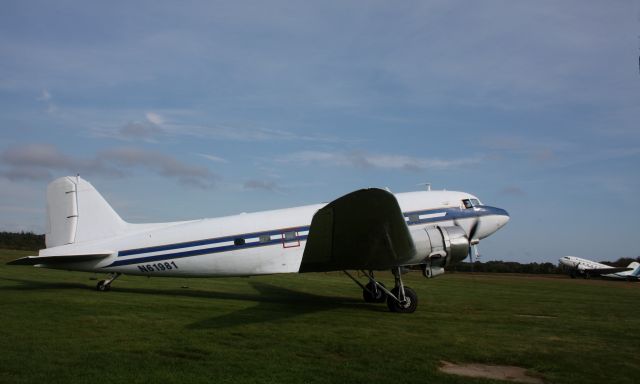 Douglas DC-3 (N61981)