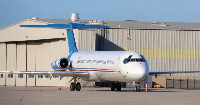 McDonnell Douglas MD-83 (N880DP)