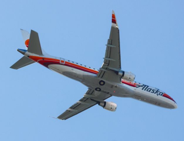 Embraer 175 (N652MK) - Horizon E175 departs from SeaTac to San Luis Obispo