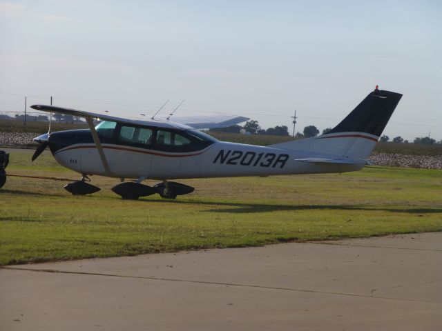 Cessna Skylane (N2013R)