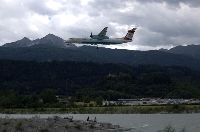 de Havilland Dash 8-400 (OE-LGH)