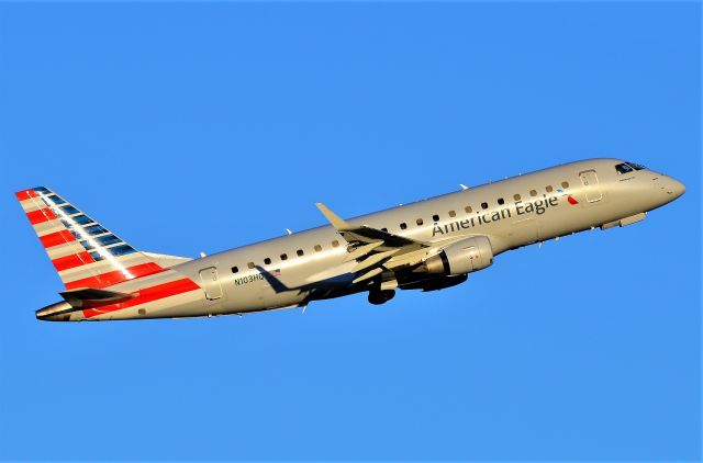 Embraer ERJ 175 (N103HQ)
