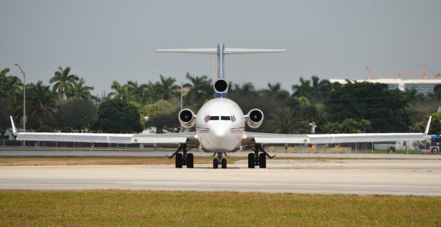 Boeing 727-100 (N495AJ) - Lining up for takeoff on RWY 9