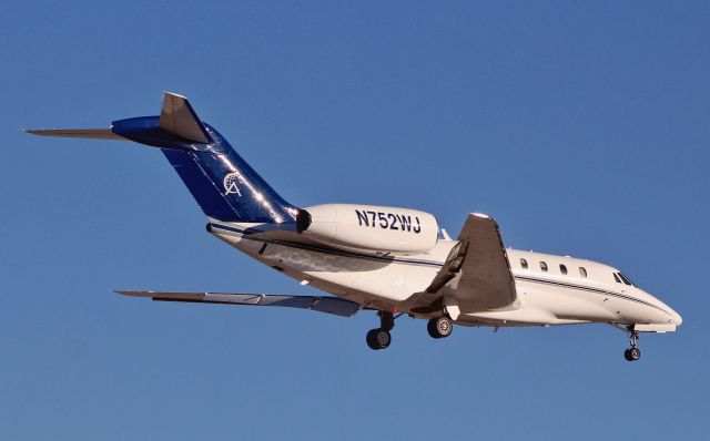 Cessna Citation X (N752WJ) - N752WJ bringing some visitors to Las Vegas!