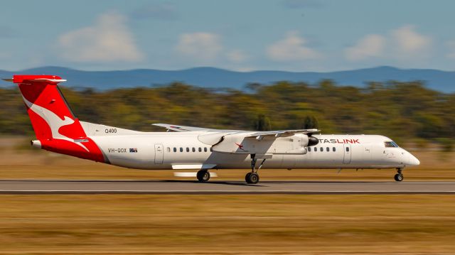 de Havilland Dash 8-400 (VH-QOX)