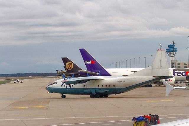 Antonov An-12 (UR-CEZ)