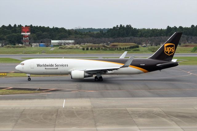 BOEING 767-300 (N320UP)