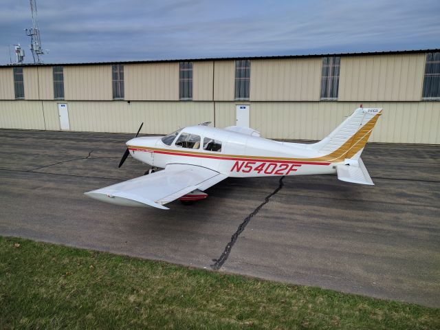 Piper Cherokee (N5402F)