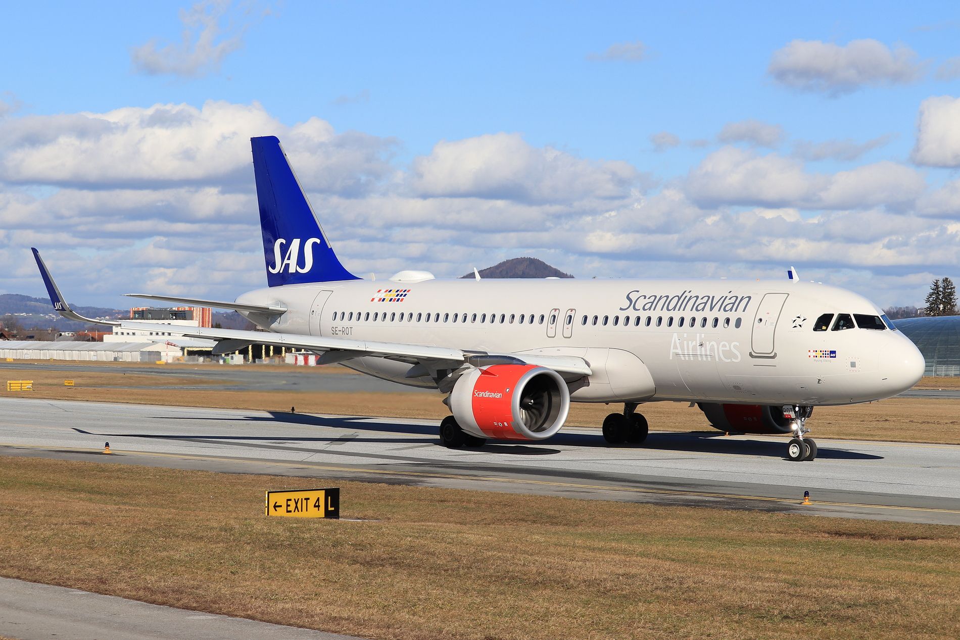 Airbus A320neo (SE-ROT)