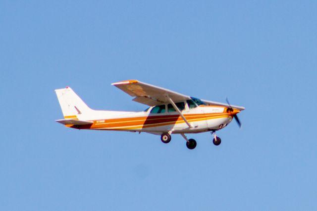 Cessna Skyhawk (N738QB)